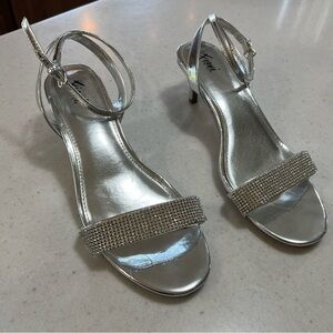 Fioni 9W Silver Strappy Heels for formal events